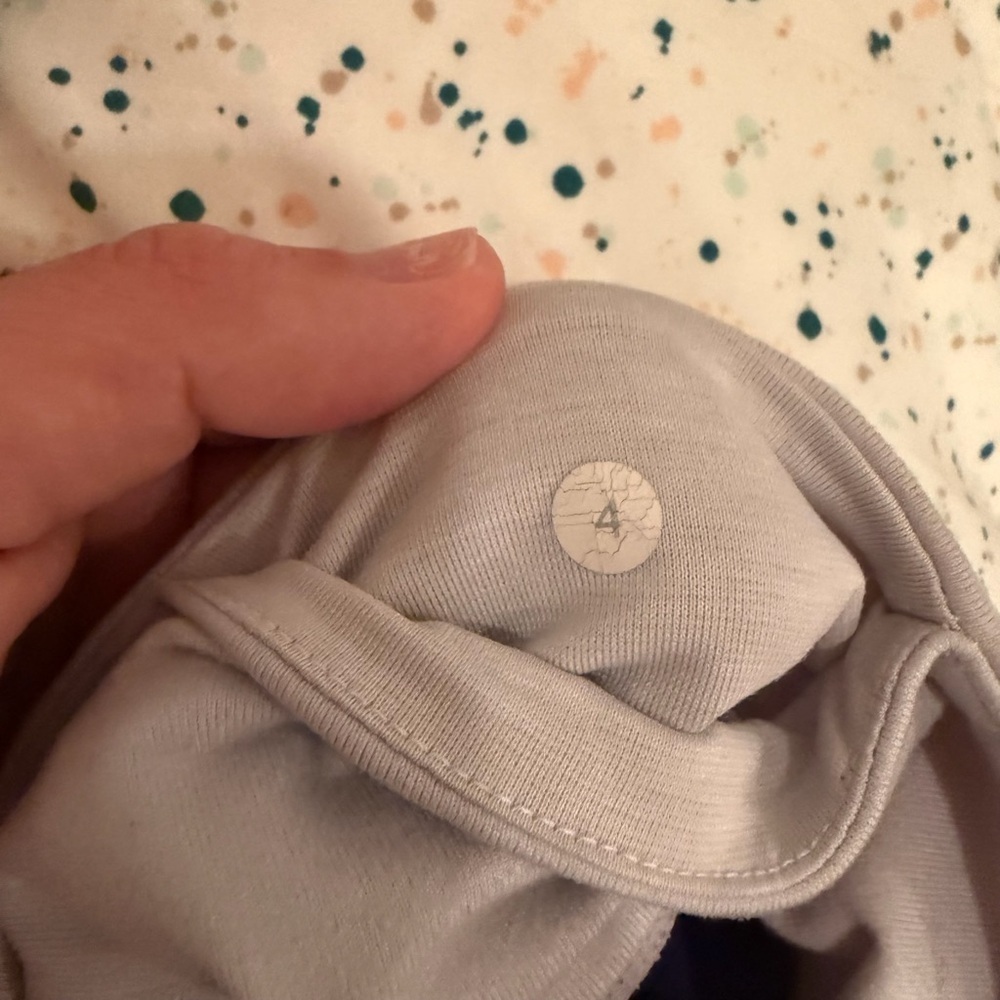 Lululemon Women’s Purple and White Cropped Yoga Athletic Leggings Sz 4 - Picture 6 of 6